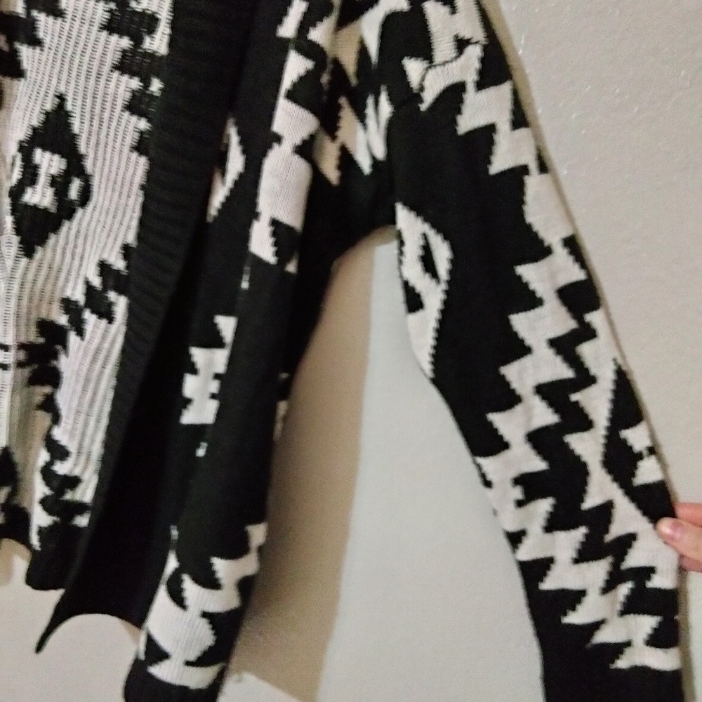 Cardigan - Picture 2 of 4